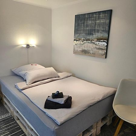 Standardzimmer Nahe Messe Und Airport Düsseldorf Exterior foto